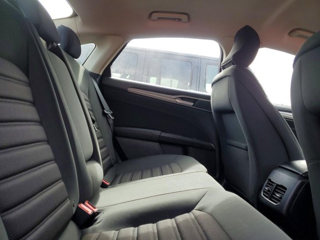 Salvage 2018 Ford Fusion Se in Burgundy