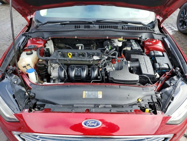 Salvage 2018 Ford Fusion Se in Burgundy