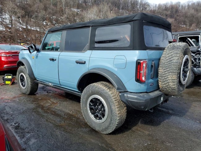 Salvage 2022 Ford Bronco Badlands in Синий
