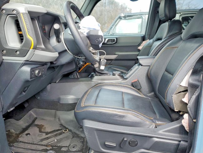 Salvage 2022 Ford Bronco Badlands in Синий