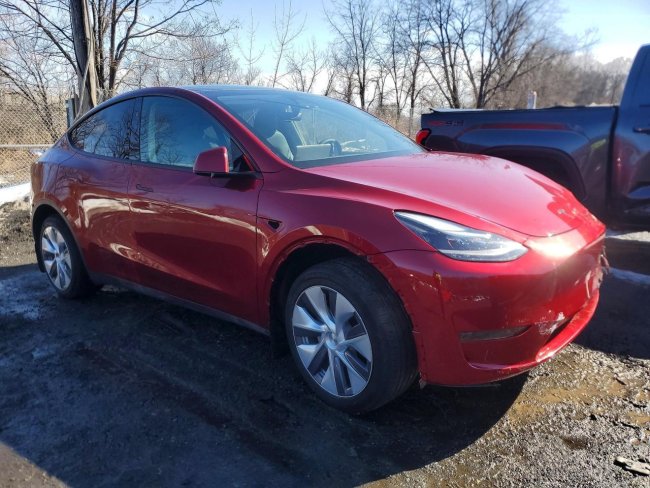 Salvage 2024 Tesla Model Y  in Red