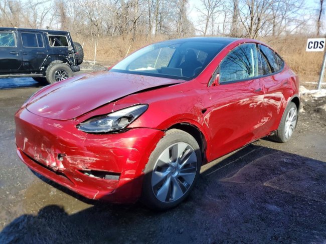 Salvage 2024 Tesla Model Y  in Red
