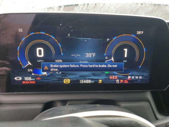 Salvage 2025 Chevrolet Silverado Lt in Gray