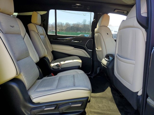 Salvage 2022 Cadillac Escalade Esv Sport in Purple