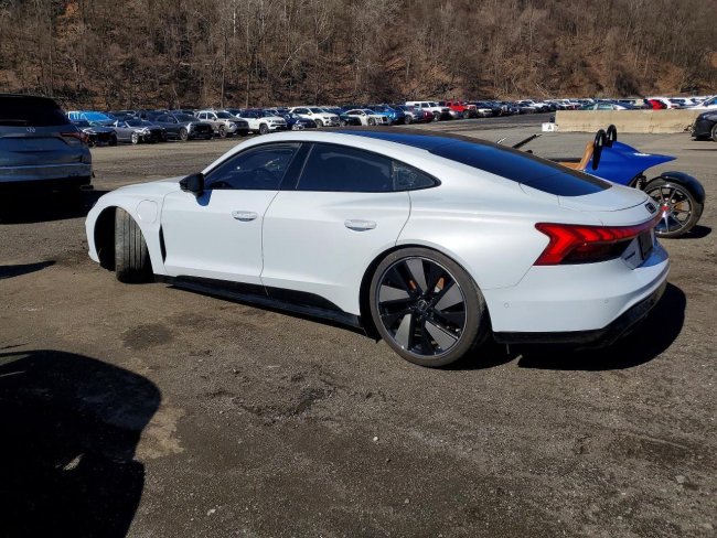 Salvage 2024 Audi E-tron Prestige in Белый