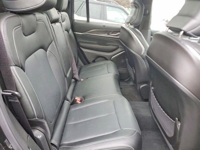 Salvage 2025 Jeep Grand Cherokee Overland in Черный