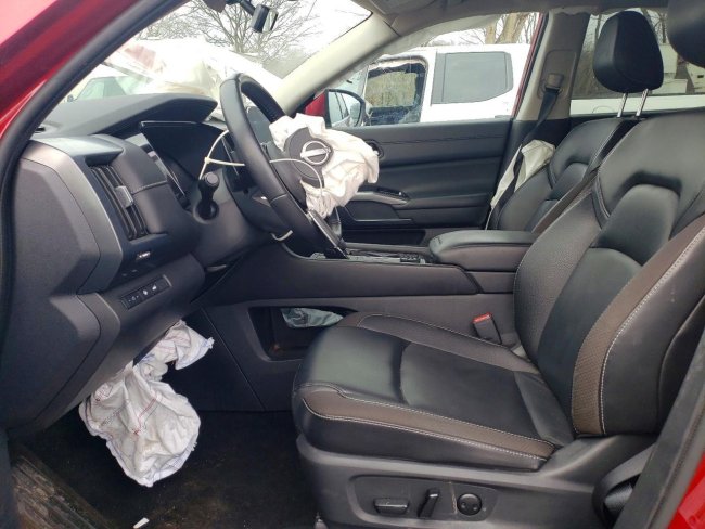 Salvage 2024 Nissan Pathfinder  in Бордовый