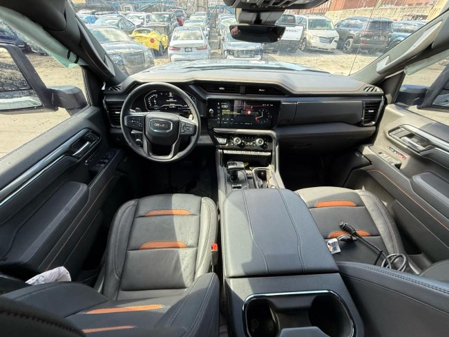 Salvage 2025 Gmc Sierra 1500 At4 in Серый