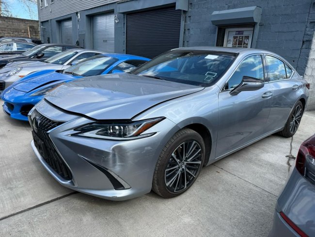 Salvage 2024 Lexus Es300 H in Silver