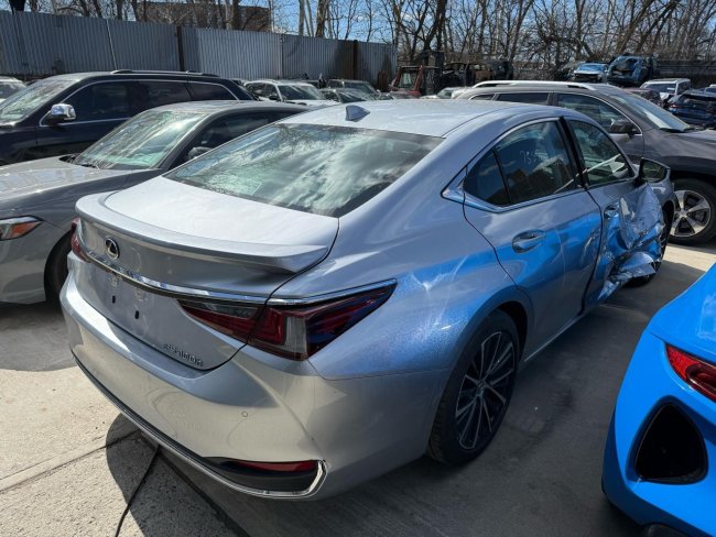 Salvage 2024 Lexus Es300 H in Silver