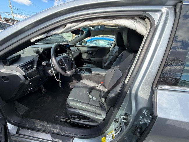 Salvage 2024 Lexus Es300 H in Silver