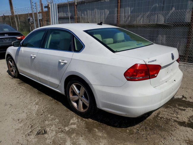 Salvage 2013 Volkswagen Passat Se in White