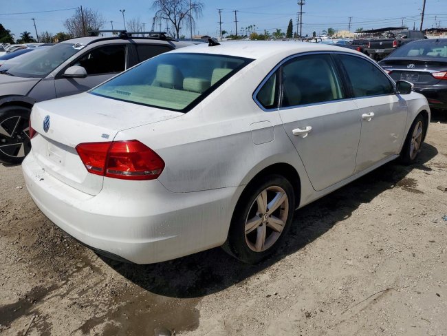 Salvage 2013 Volkswagen Passat Se in White