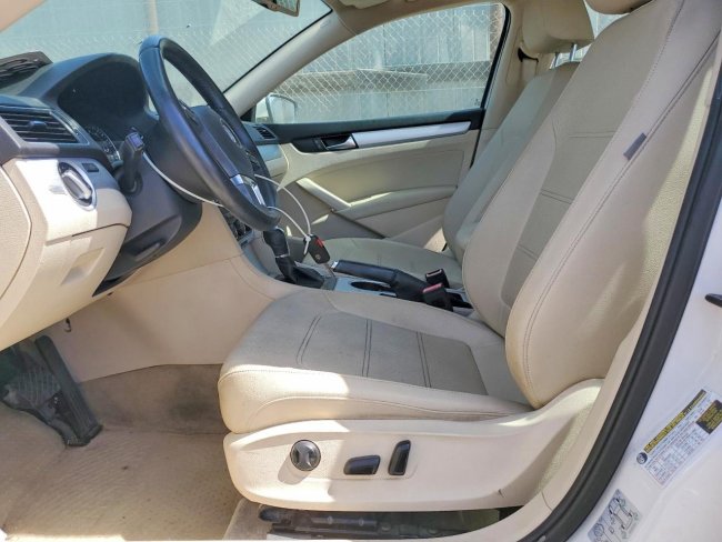 Salvage 2013 Volkswagen Passat Se in White