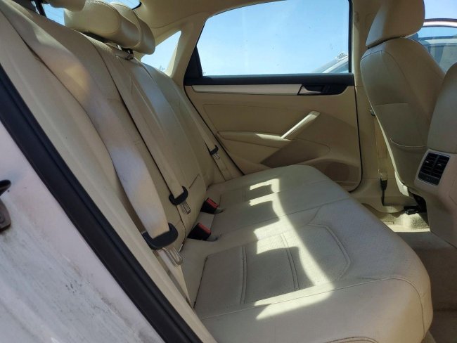 Salvage 2013 Volkswagen Passat Se in White