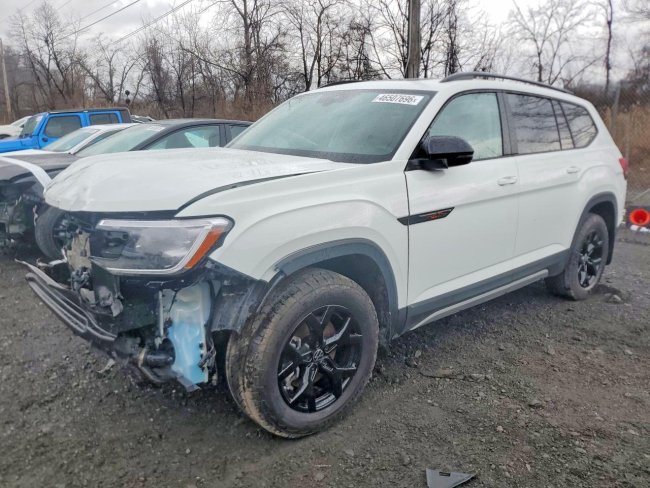Salvage 2025 Volkswagen Atlas Peak Edition Se in White