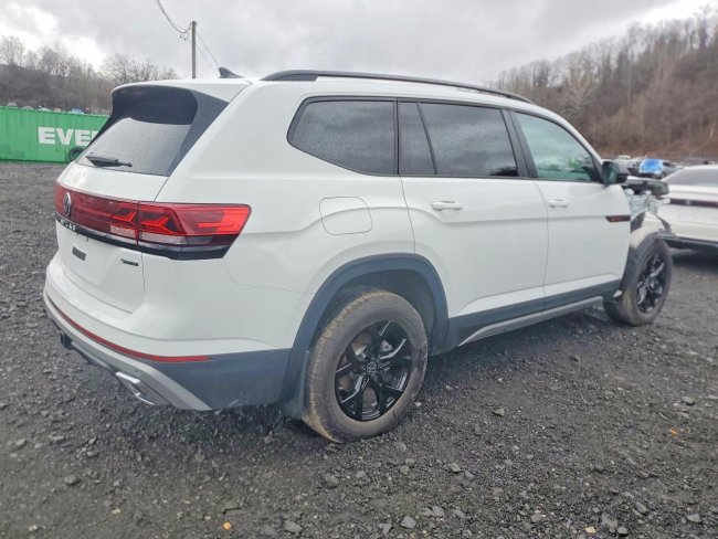 Salvage 2025 Volkswagen Atlas Peak Edition Se in White