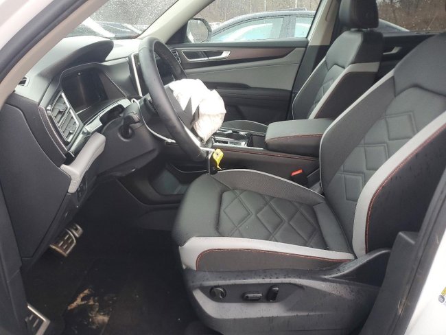 Salvage 2025 Volkswagen Atlas Peak Edition Se in White