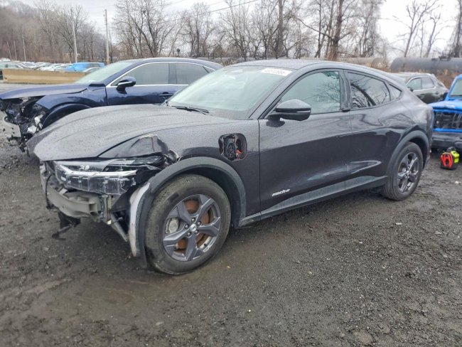 Salvage 2022 Ford Mustang Mach-e Select in Black