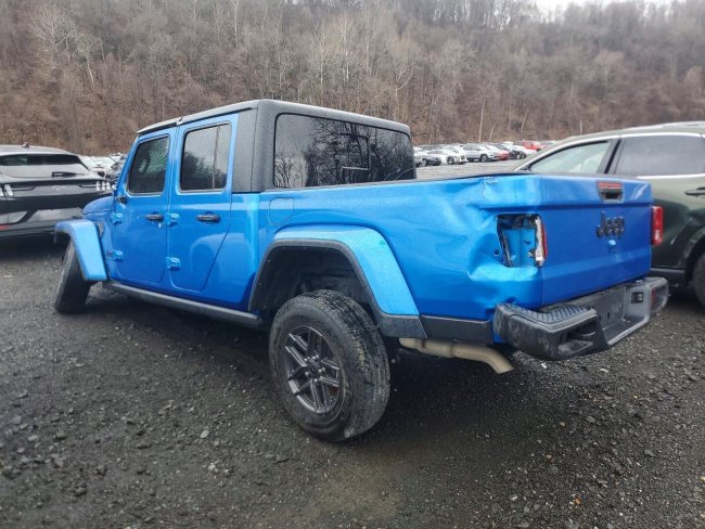 Salvage 2024 Jeep Gladiator  in Blue