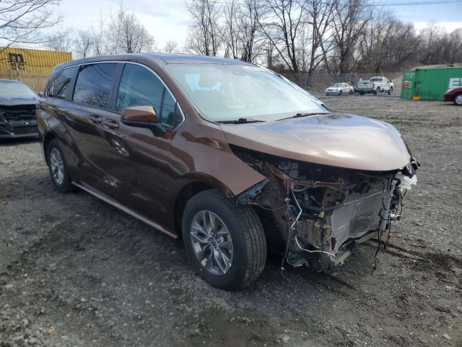 Salvage 2023 Toyota Sienna  in Brown