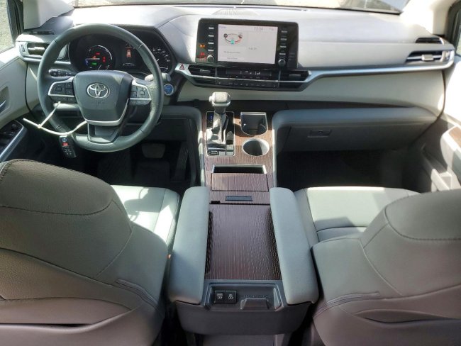 Salvage 2024 Toyota Sienna Xle 7-passenger in Gray