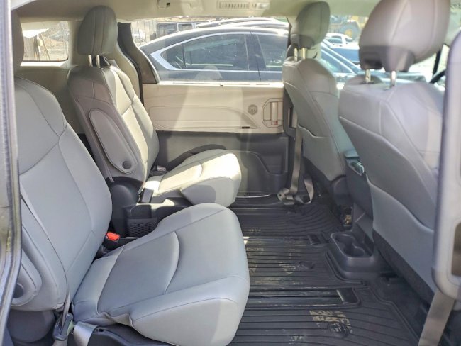 Salvage 2024 Toyota Sienna Xle 7-passenger in Gray