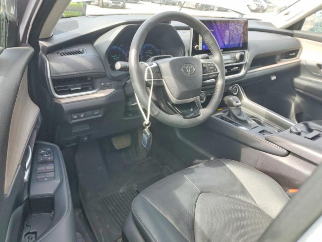 Salvage 2024 Toyota Grand Highlander Platinum in Silver