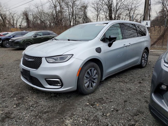 Salvage 2024 Chrysler Pacifica Hybrid Select in Gray