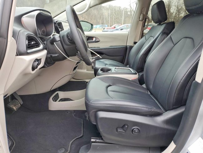 Salvage 2024 Chrysler Pacifica Hybrid Select in Gray