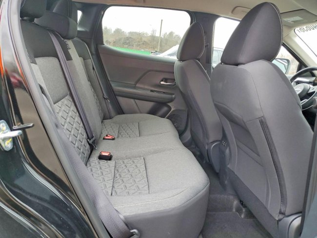 Salvage 2026 Nissan Kicks Sv in Black