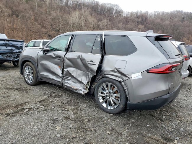 Salvage 2025 Toyota Grand Highlander Platinum in Silver