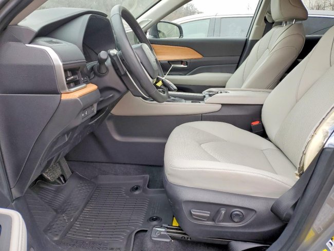 Salvage 2025 Toyota Grand Highlander Platinum in Silver