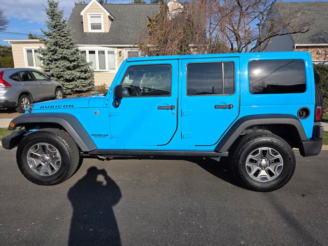 Salvage 2017 Jeep Wrangler Rubicon Unlimited in Blue
