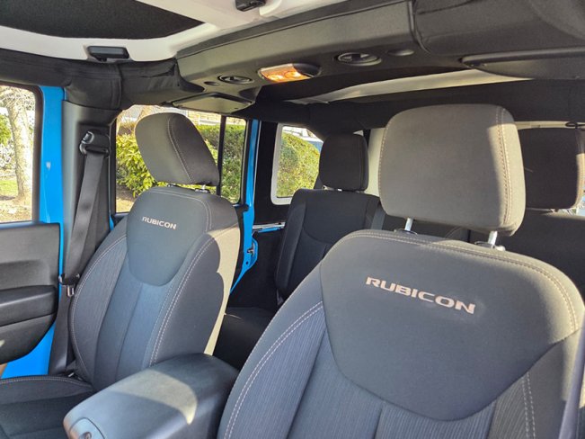 Salvage 2017 Jeep Wrangler Rubicon Unlimited in Blue