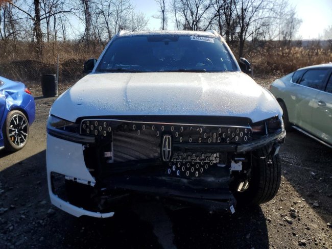 Salvage 2025 Lincoln Navigator  in White