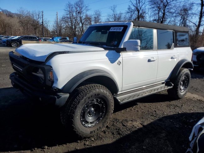 Salvage 2025 Ford Bronco Outer Banks in White