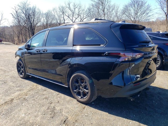 Salvage 2025 Toyota Sienna Woodland Edition in Black