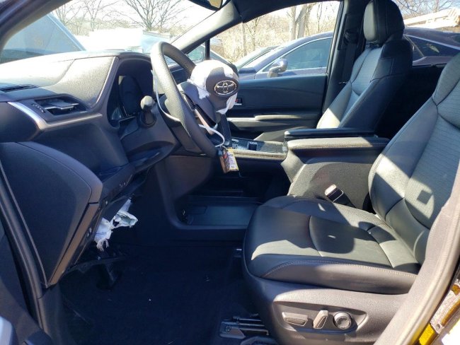 Salvage 2025 Toyota Sienna Woodland Edition in Black