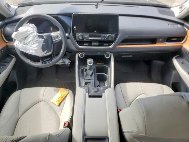 Salvage 2025 Toyota Grand Highlander Limited in Blue