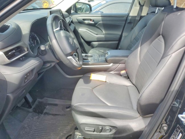 Salvage 2024 Toyota Highlander Xle in Black