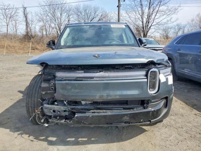 Salvage 2025 Rivian R1s Adventure in Gray