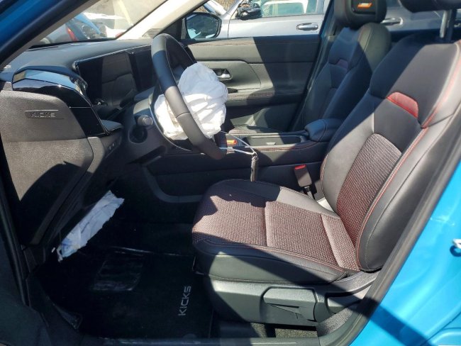 Salvage 2026 Nissan Kicks Sr in Blue