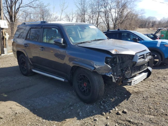 Salvage 2022 Toyota 4runner  in Gray