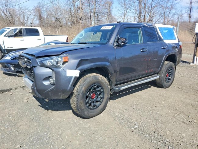 Salvage 2022 Toyota 4runner  in Gray