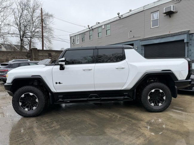 Salvage 2023 Gmc Hummer Edition 1 in White