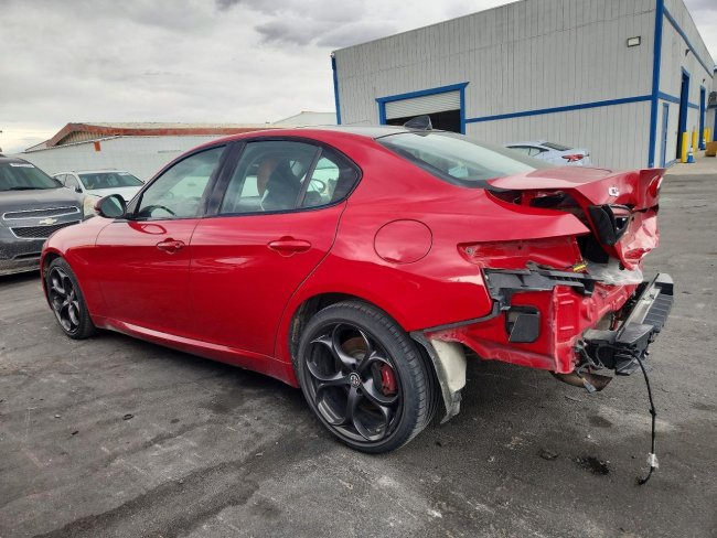 Salvage 2018 Alfa Romeo Giulia Ti Q4 in Красный