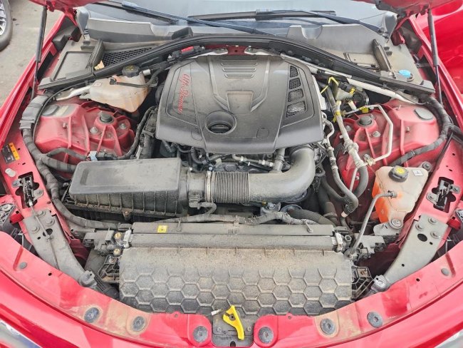 Salvage 2018 Alfa Romeo Giulia Ti Q4 in Красный