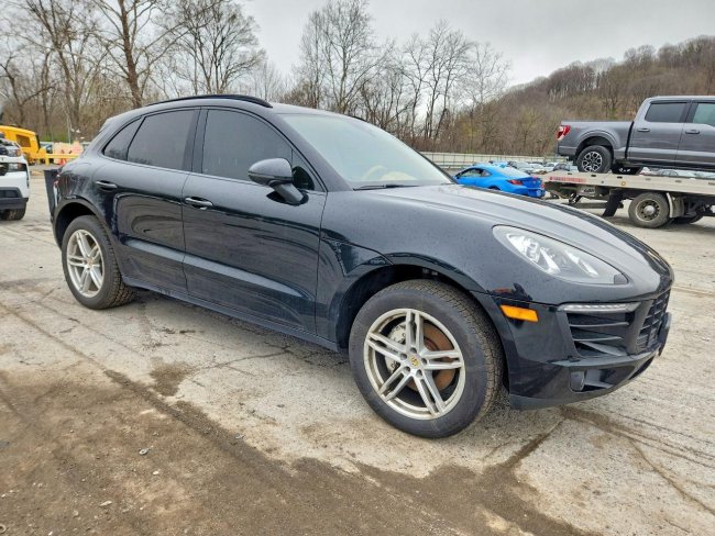 Salvage 2016 Porsche Macan S in Black