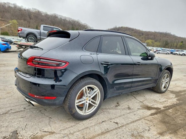 Salvage 2016 Porsche Macan S in Black